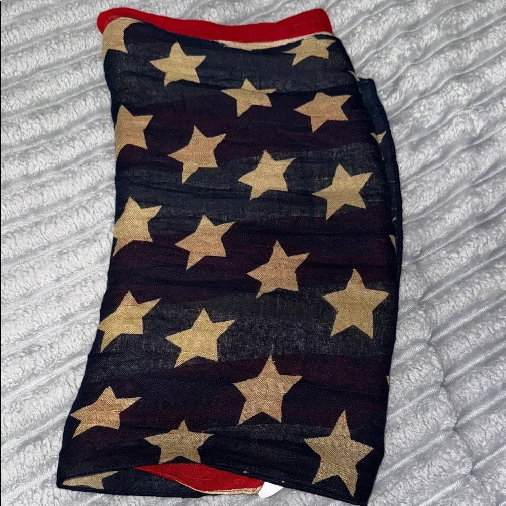 Elegant Stars and Stripes Scarf - Picture 6 of 6